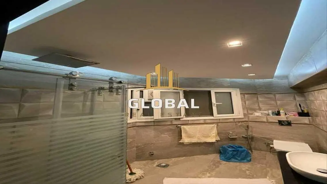 شقة فاخرة بمساحة 104 متر مربع للبيع