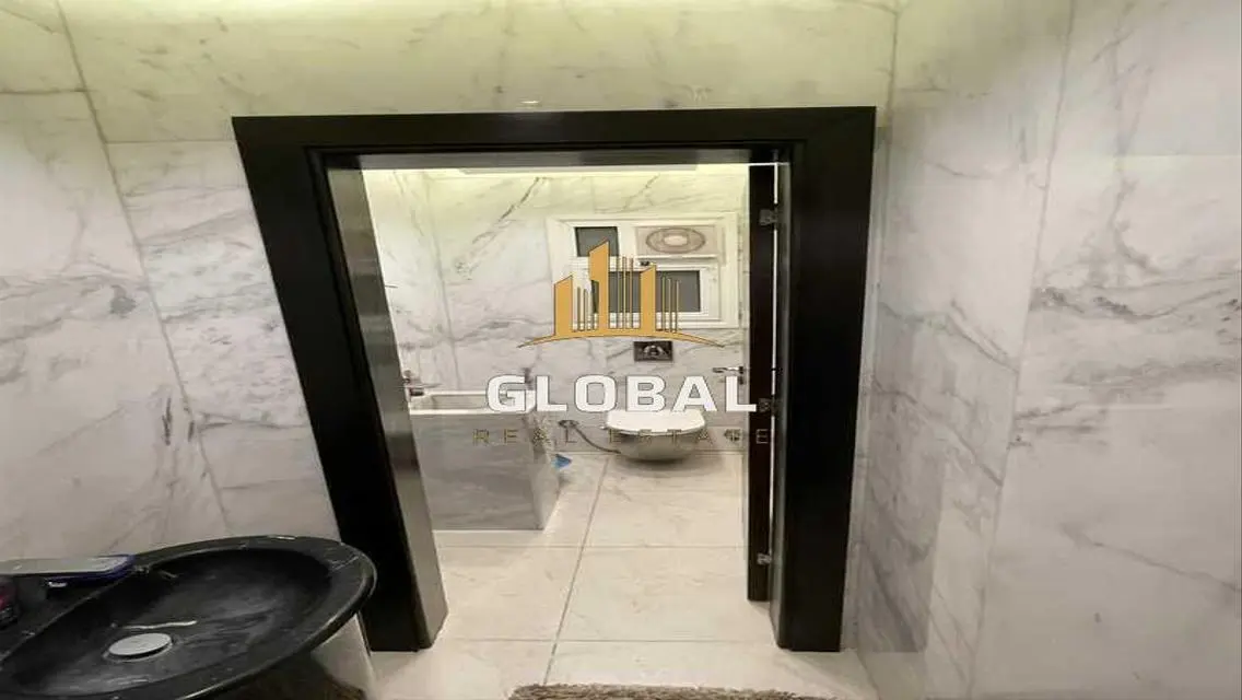 شقة فاخرة بمساحة 104 متر مربع للبيع