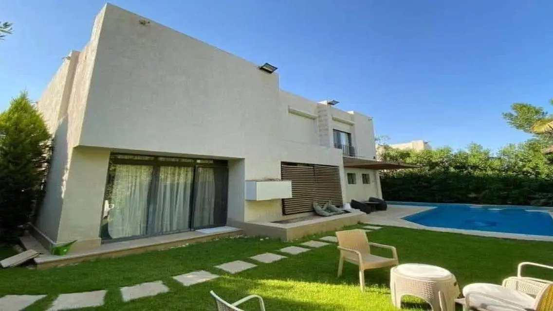 Luxury Property with Private Garden and Pool