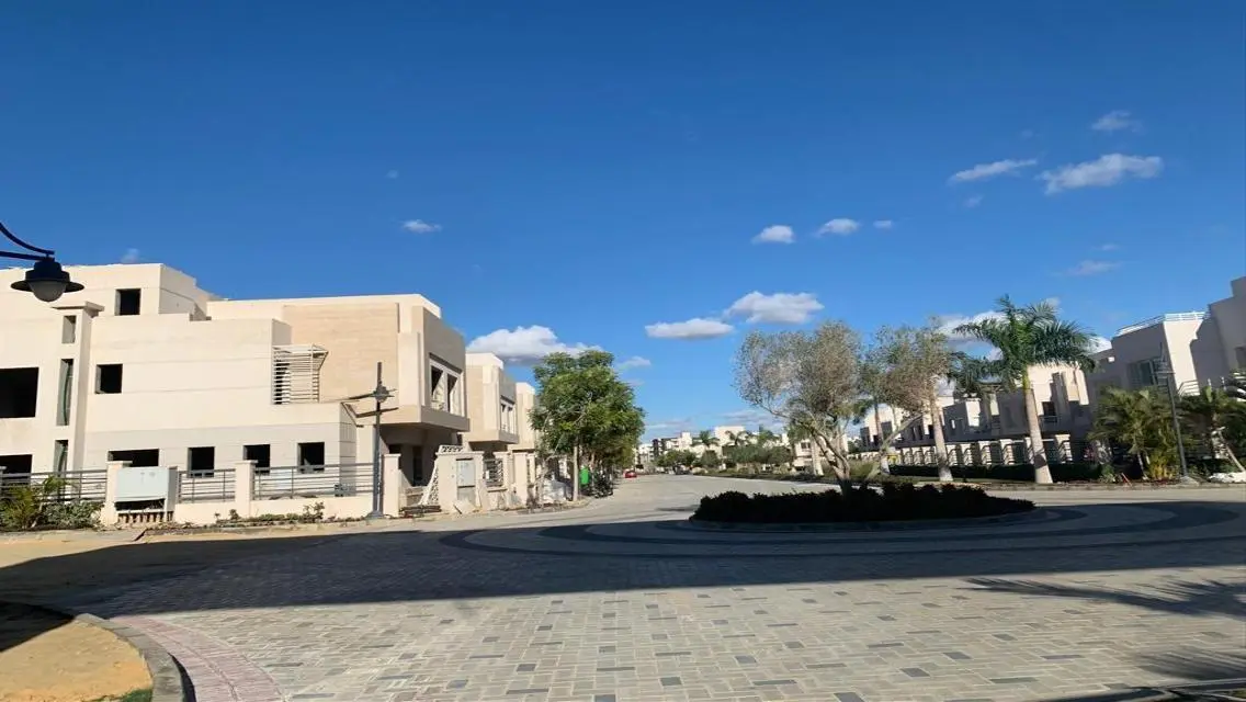 شقة راقية للبيع في موقع متميز