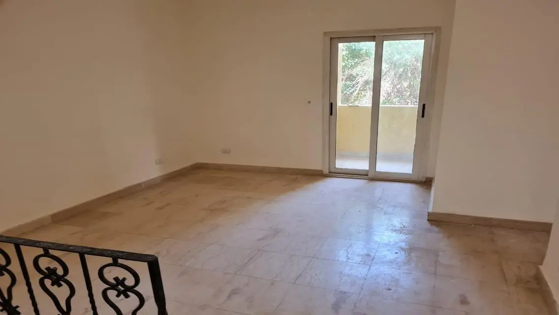 فيلا فاخرة للبيع بجوار البحيرات