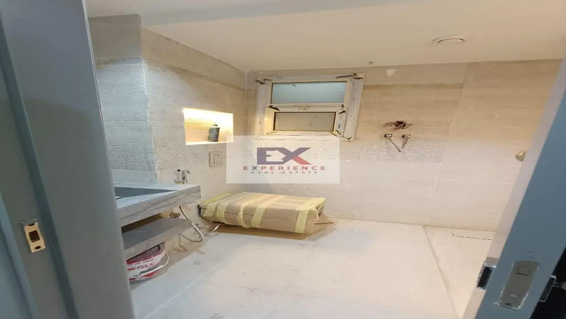 Luxury Apartment for Sale - 250 Meters with Prime Landmark View