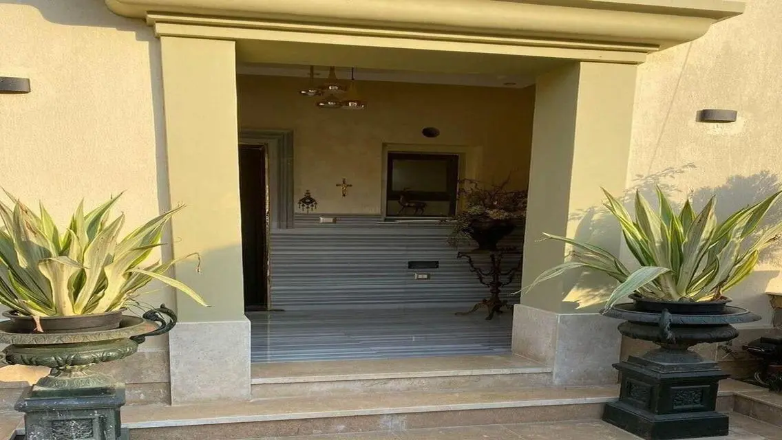 فيلا فاخرة مع مسبح خاص وحديقة في قلب المدينة