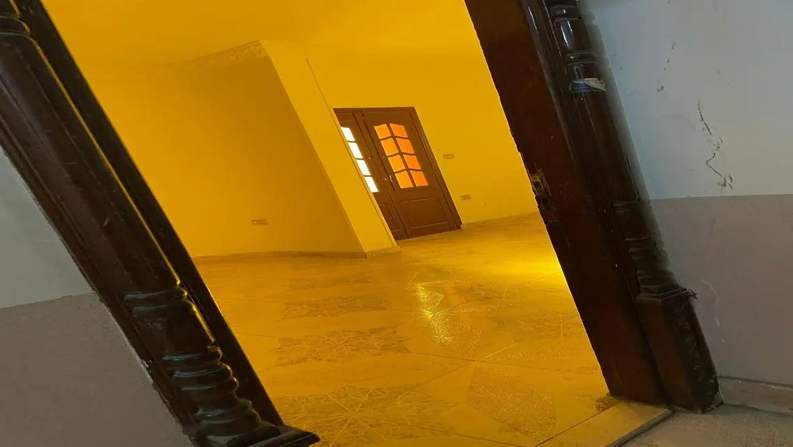 شقة للإيجار بمساحة 7000 متر