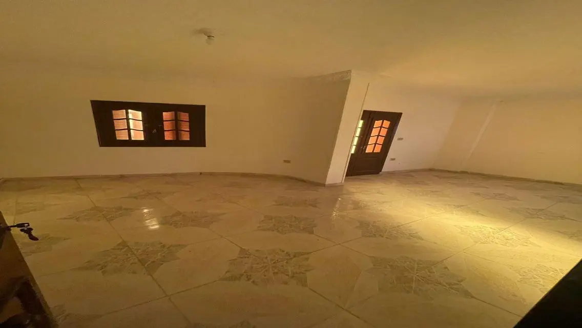 شقة للإيجار بمساحة 7000 متر