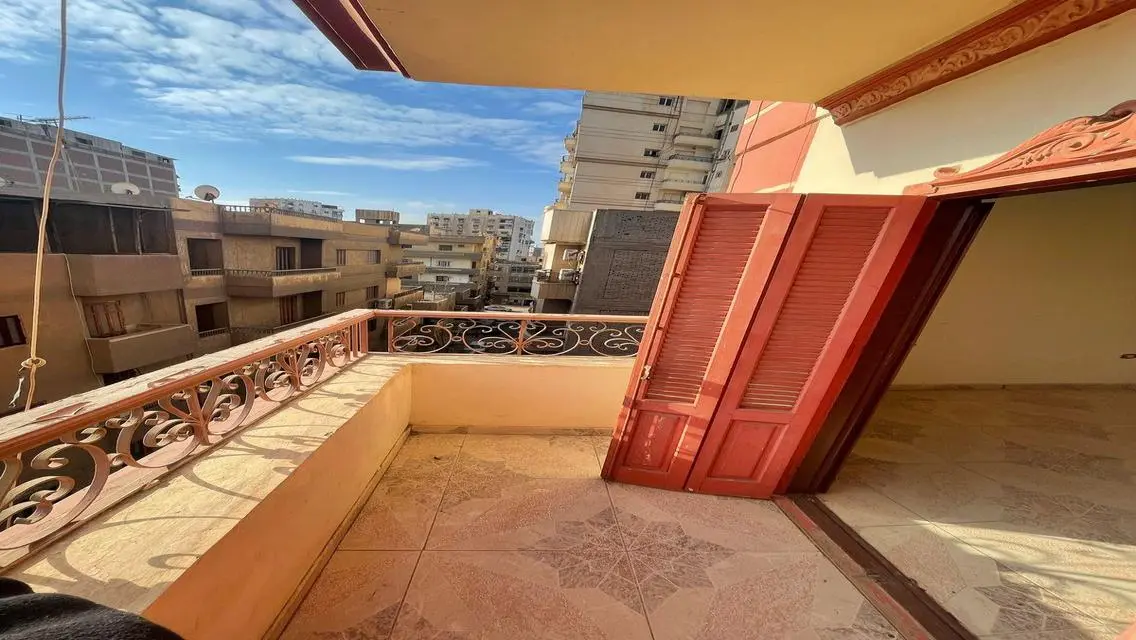 شقة للإيجار بمساحة 7000 متر