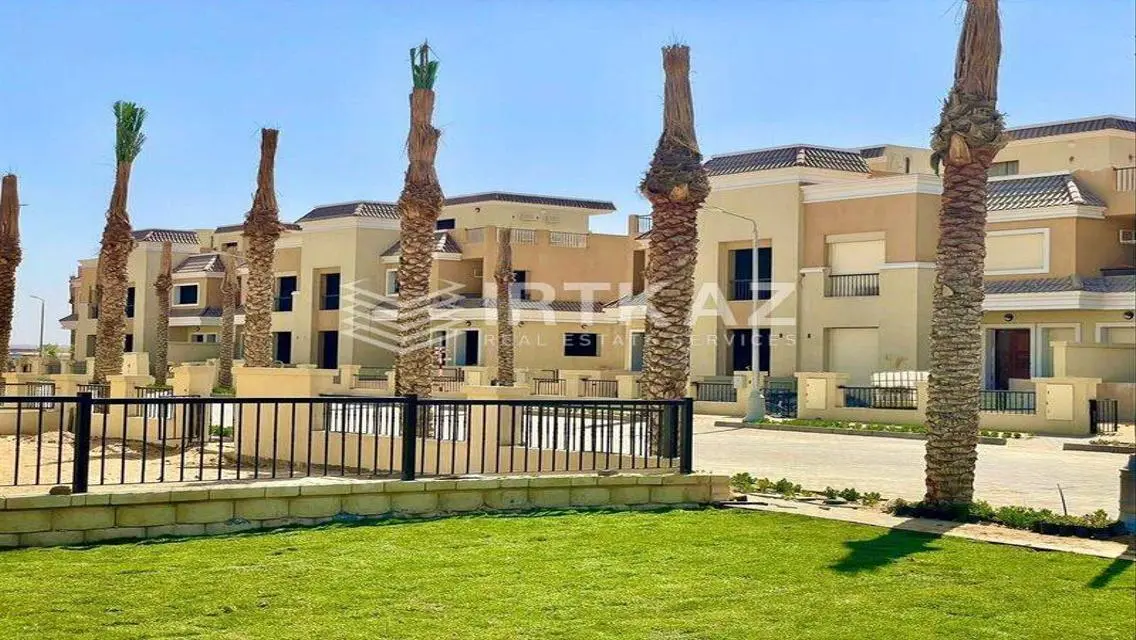 شقة فاخرة بإطلالة على البحيرة للبيع