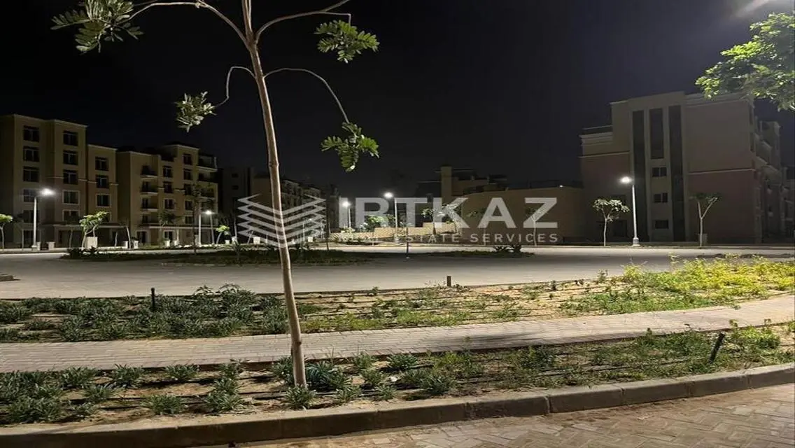 شقة فاخرة بإطلالة على البحيرة للبيع
