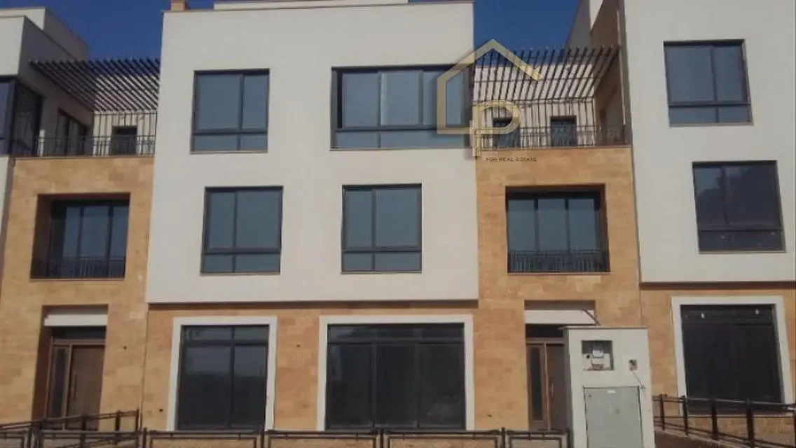 Luxurious Apartment for Rent in Beverly Hills Zayed