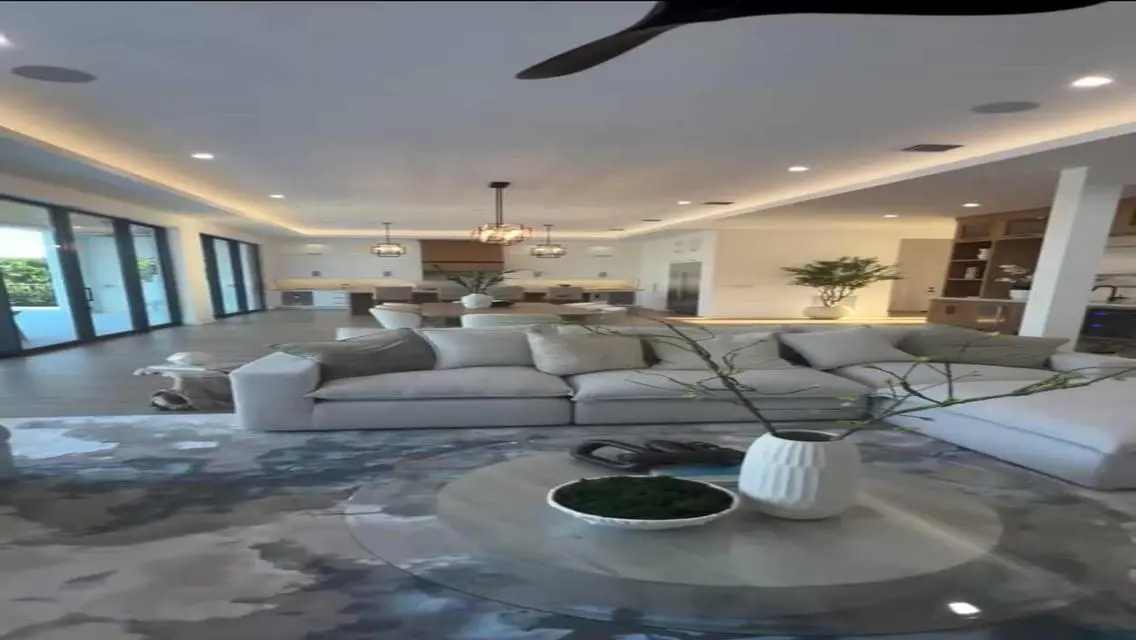 Luxurious Villa with Spacious Area and Premium Amenities