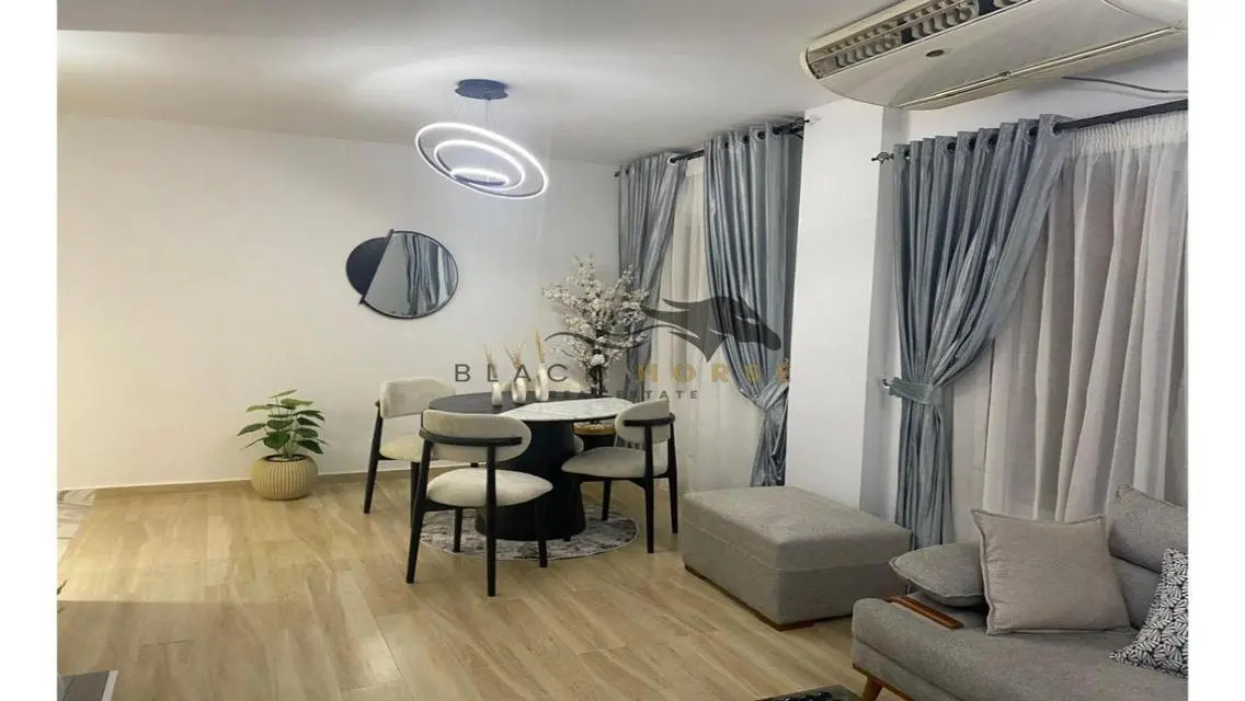 شقة فاخرة للبيع 3 غرف نوم بمساحة واسعة