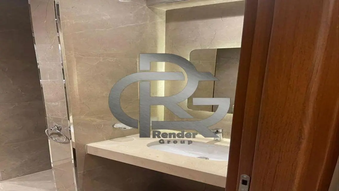 فيلا فاخرة بحديقة خاصة ومسبح بموقع مميز