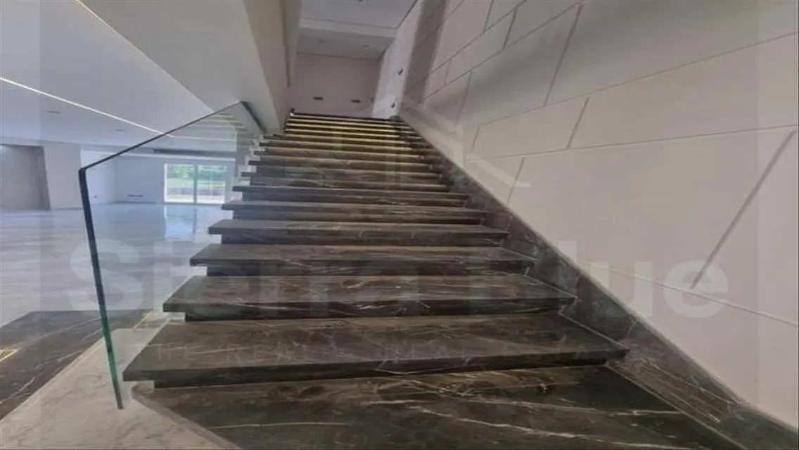منزل فخم للبيع بمميزات استثنائية