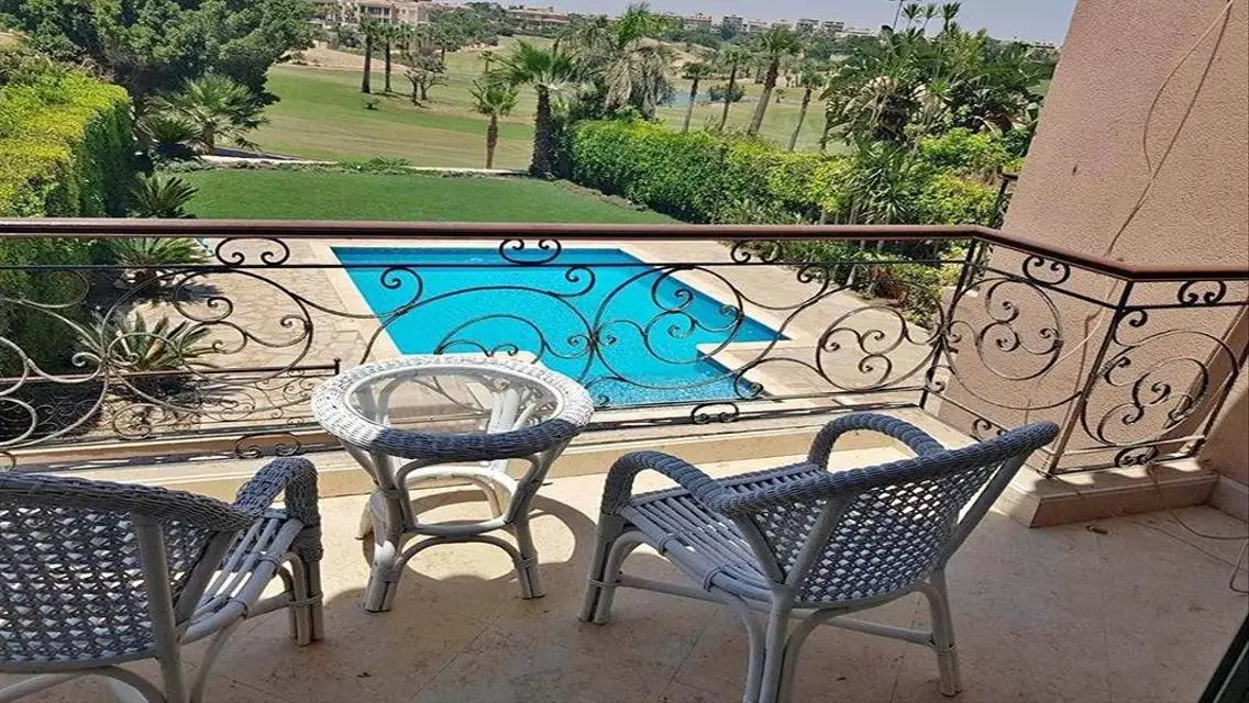 Stunning Villa for Sale in Stone Park
