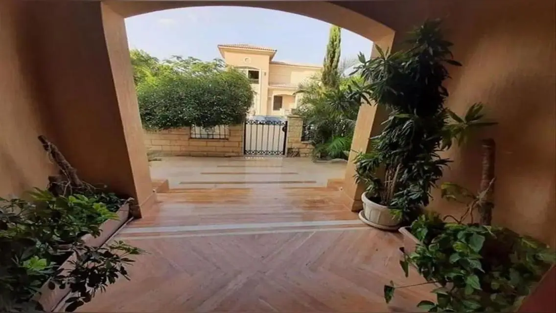 Stunning Villa for Sale in Stone Park