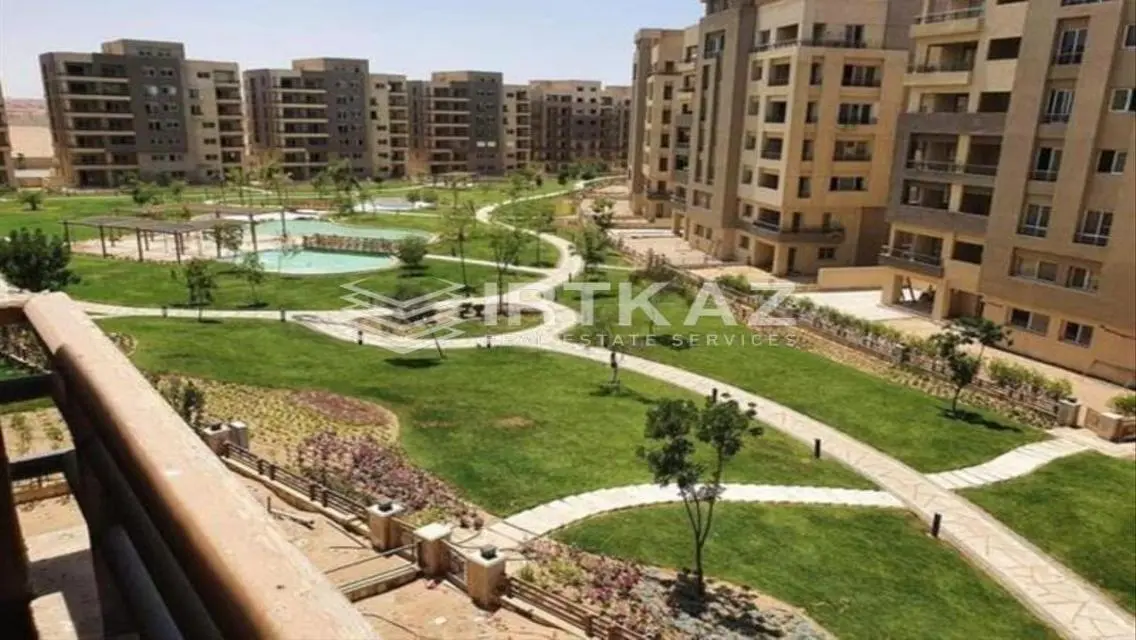 Luxurious Lakeview Apartment at an Attractive Price