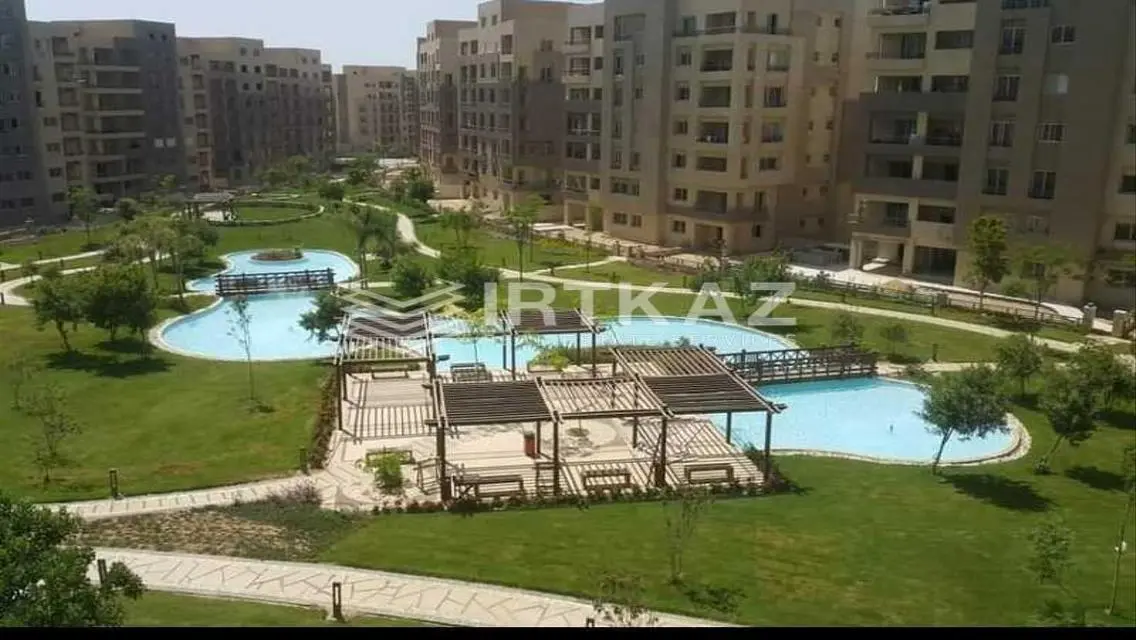 Luxurious Lakeview Apartment at an Attractive Price