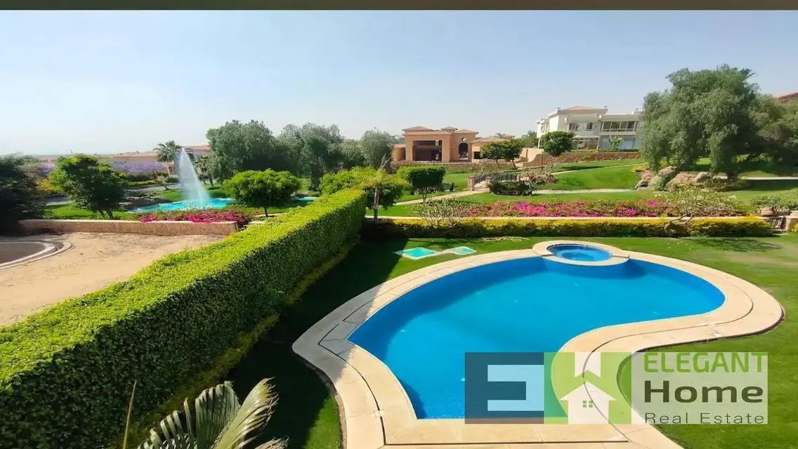 فيلا فاخرة بمساحة واسعة للبيع