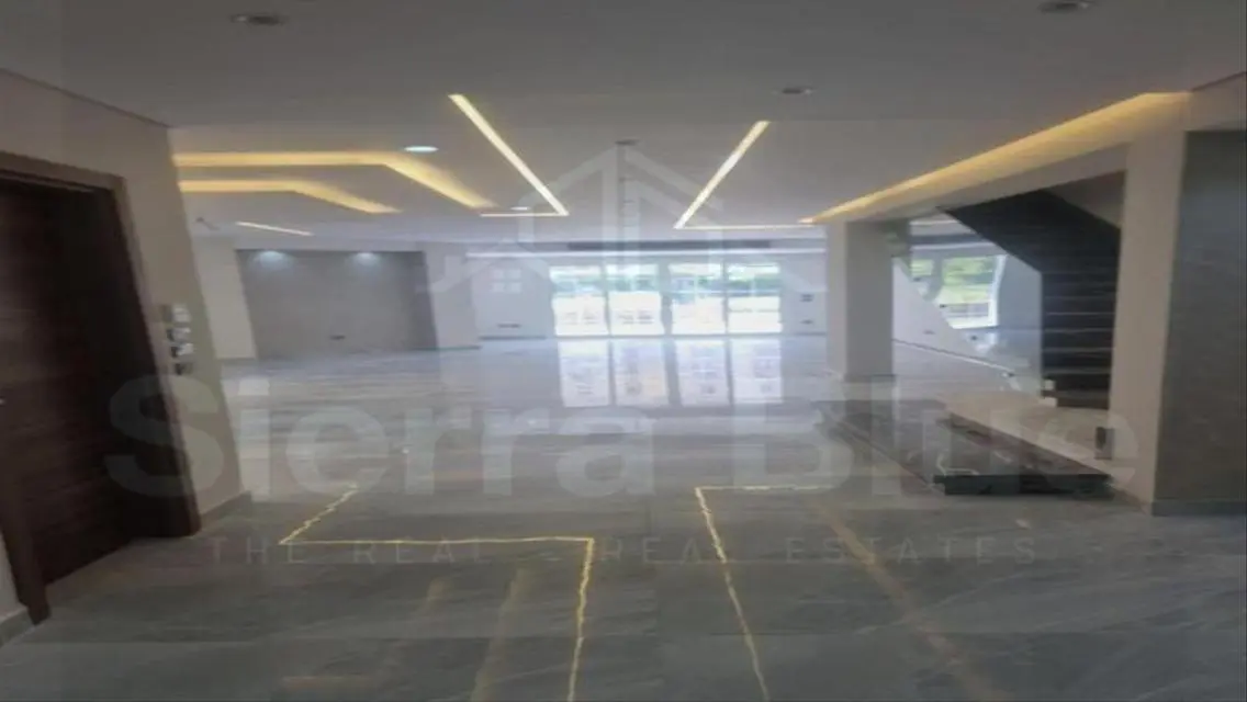 منزل راقي مع مسبح وحديقة خاصة