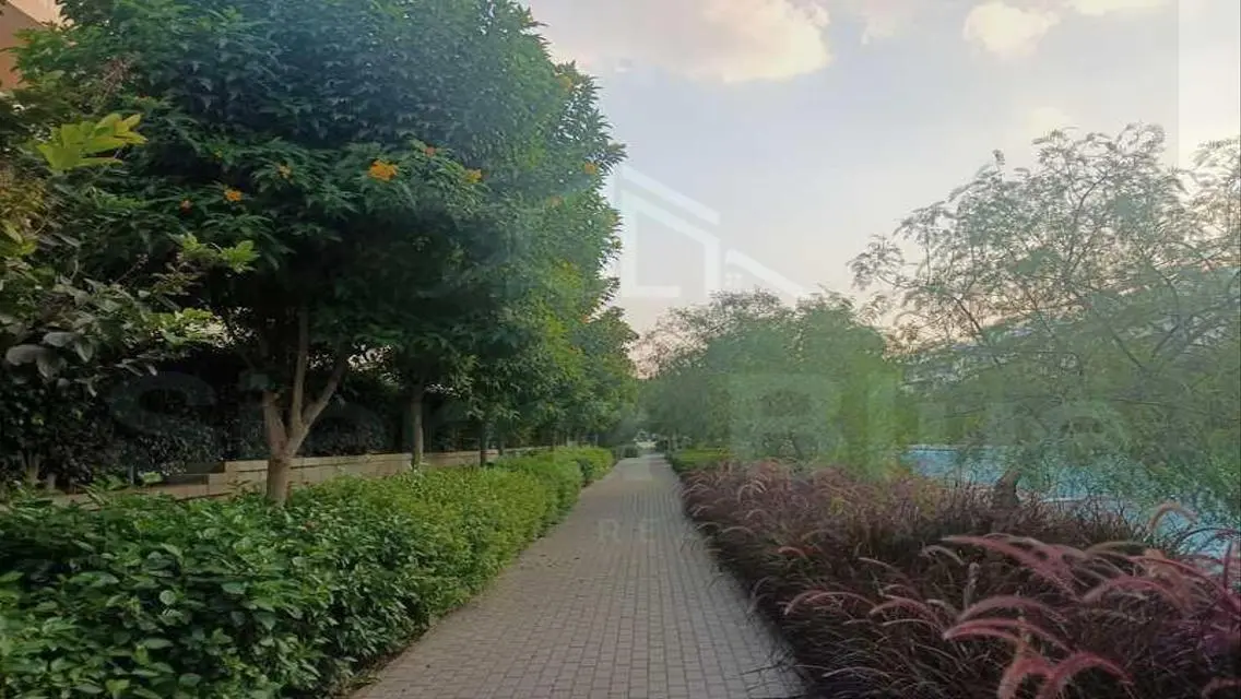 Luxurious Villa for Sale with Spacious Living