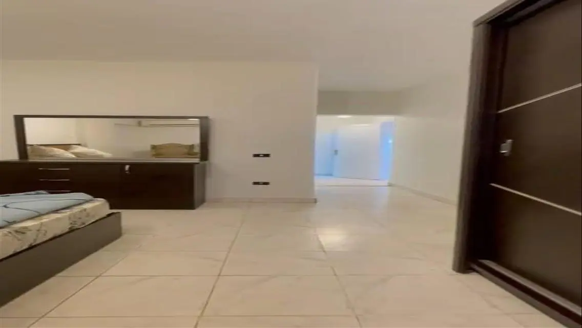 شقة فاخرة بمساحة رائعة للبيع