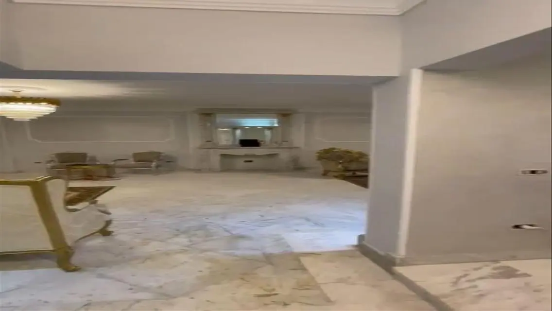 شقة فاخرة بمساحة رائعة للبيع