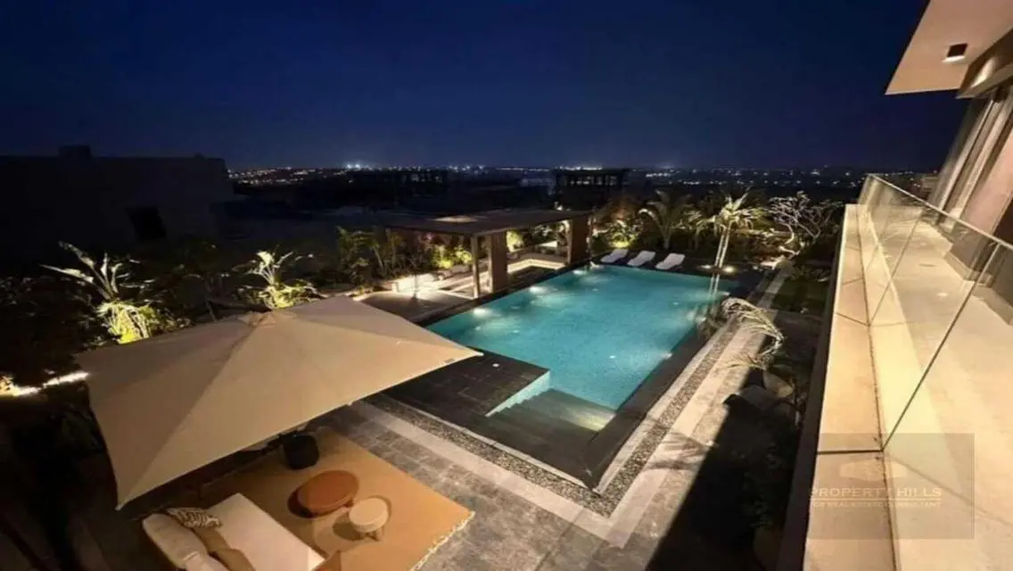 Luxurious Villa with Expansive Space and Lake View