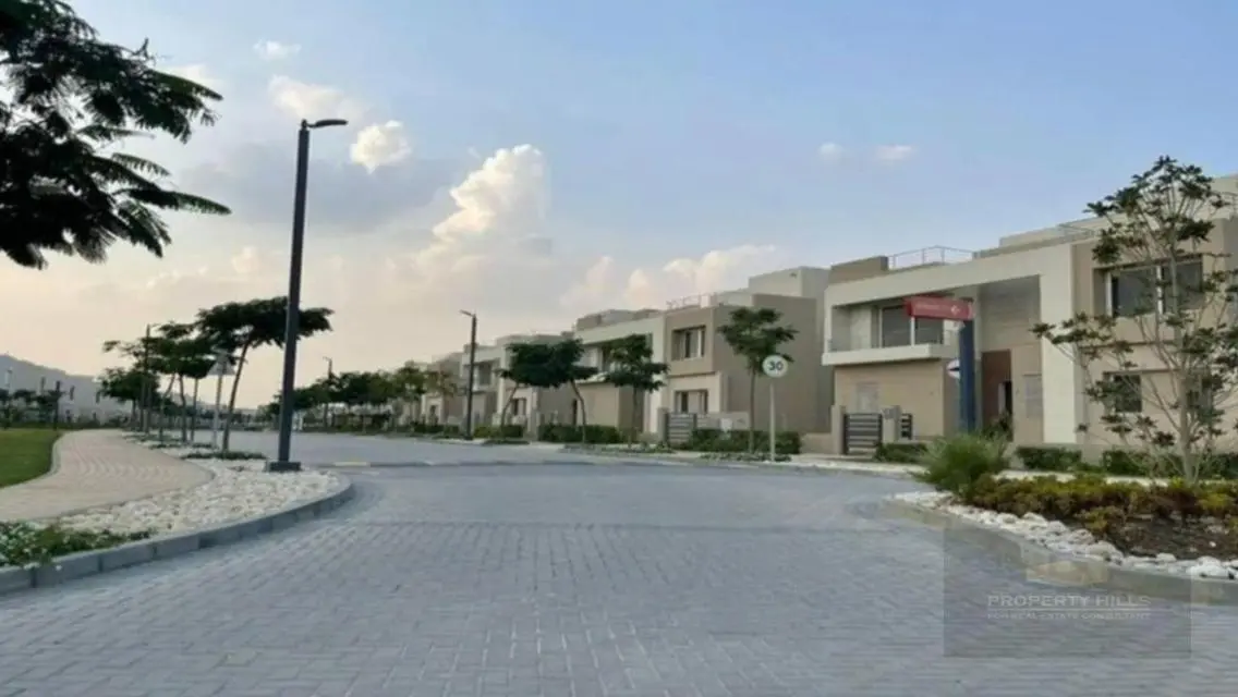 Luxury Family Villa for Sale with Private Garden and Pool