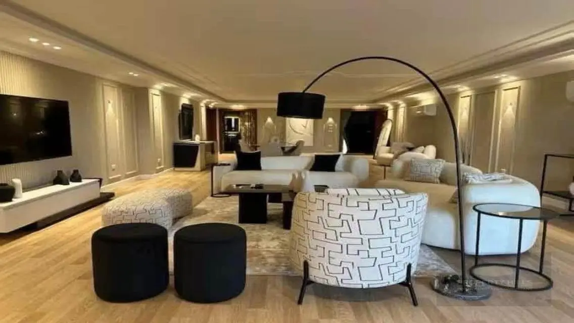 Luxurious Villa with Private Pool in Prime Location