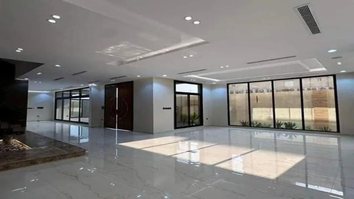 Luxury Villa with Lake View at an Unbeatable Price