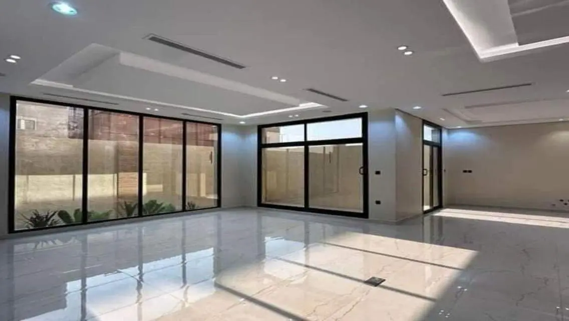 Luxury Villa with Lake View at an Unbeatable Price