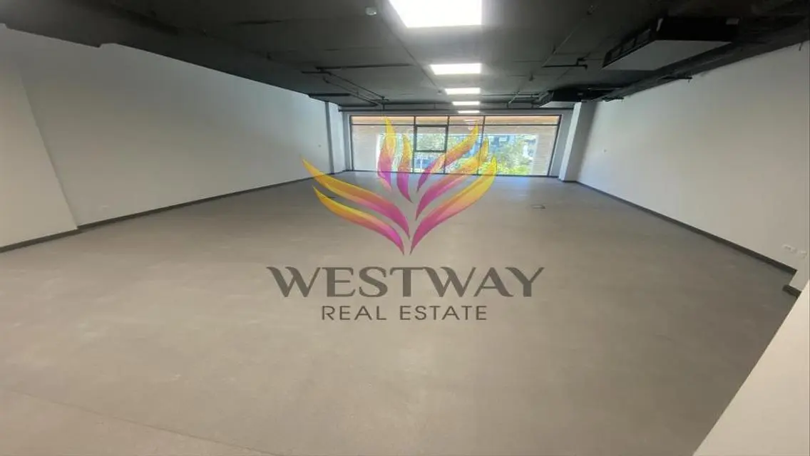 Luxury Apartment of 140 Meters with Covered Parking