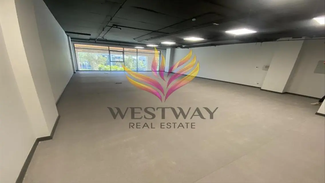 Luxury Apartment of 140 Meters with Covered Parking