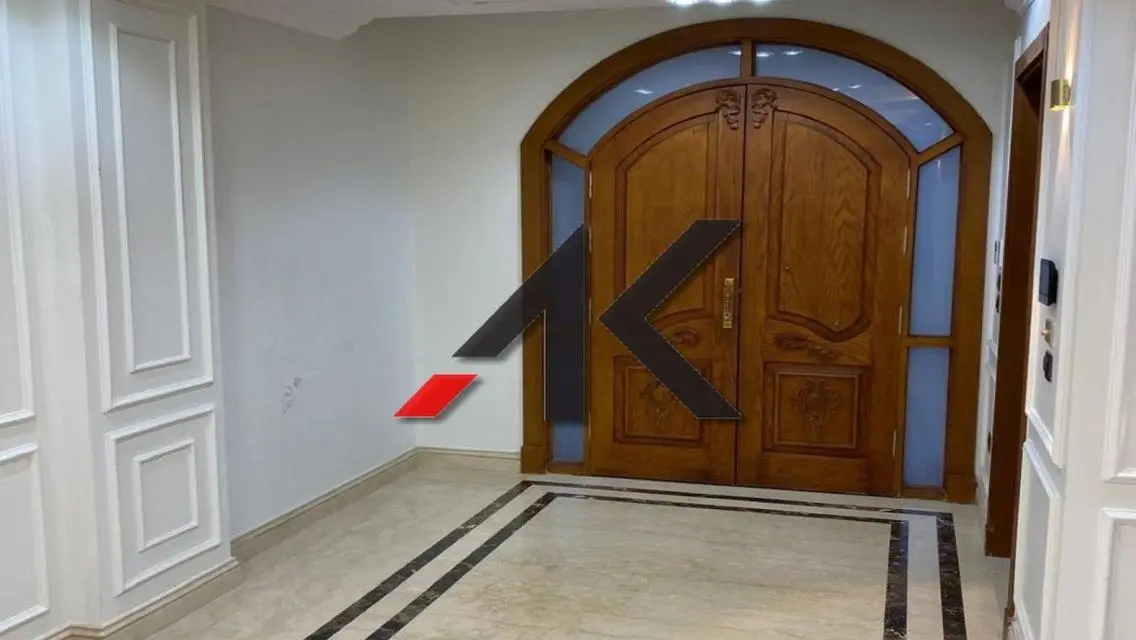 فيلا فاخرة بمساحة واسعة للبيع