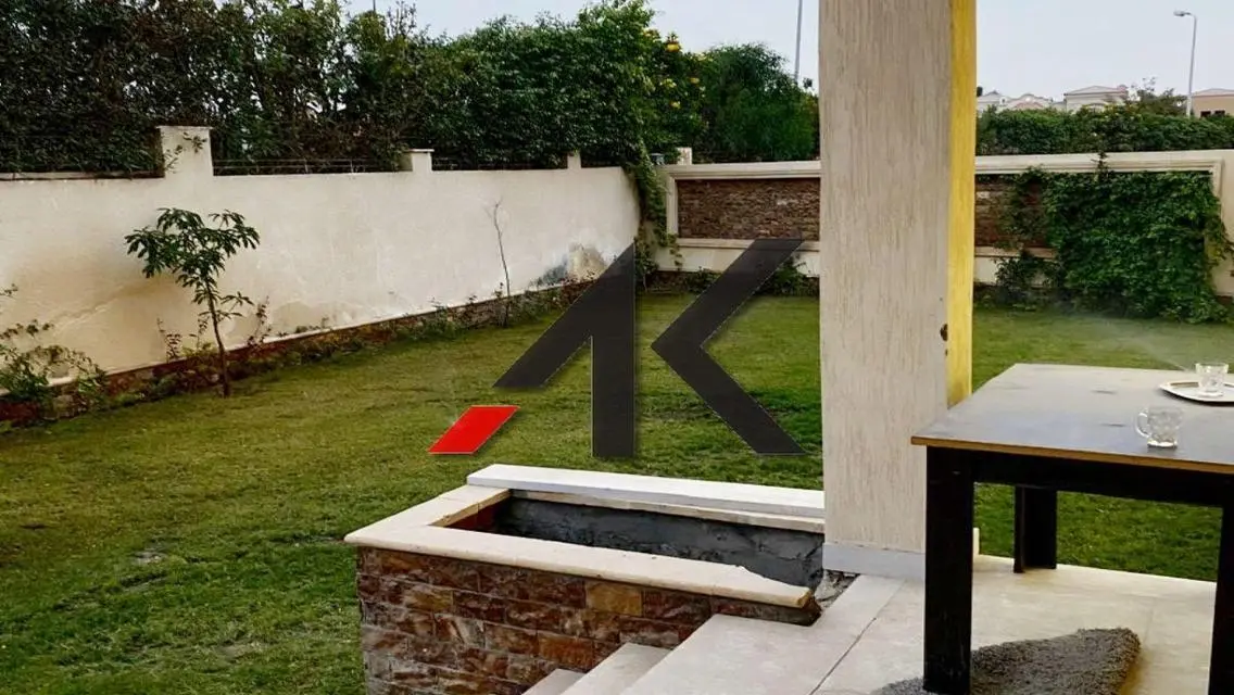 فيلا فاخرة بمساحة واسعة للبيع