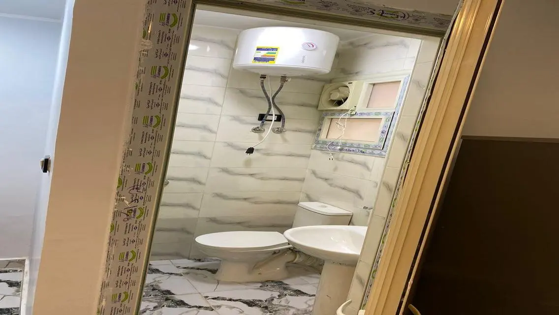شقة فاخرة للإيجار بمساحة واسعة