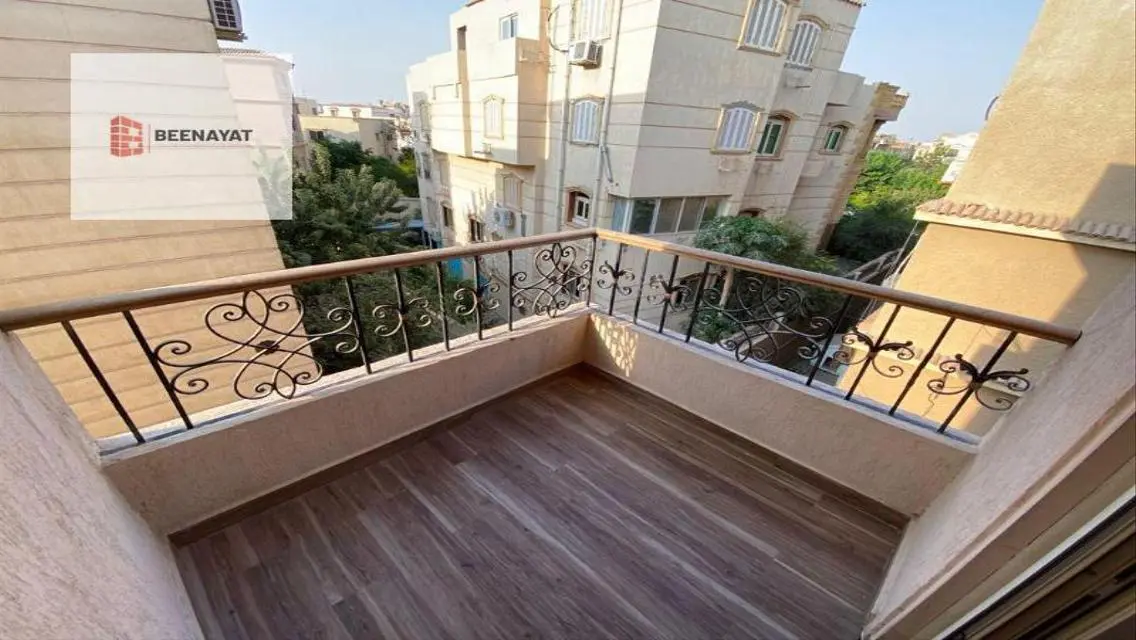 عقار فخم بمساحة شاسعة للبيع