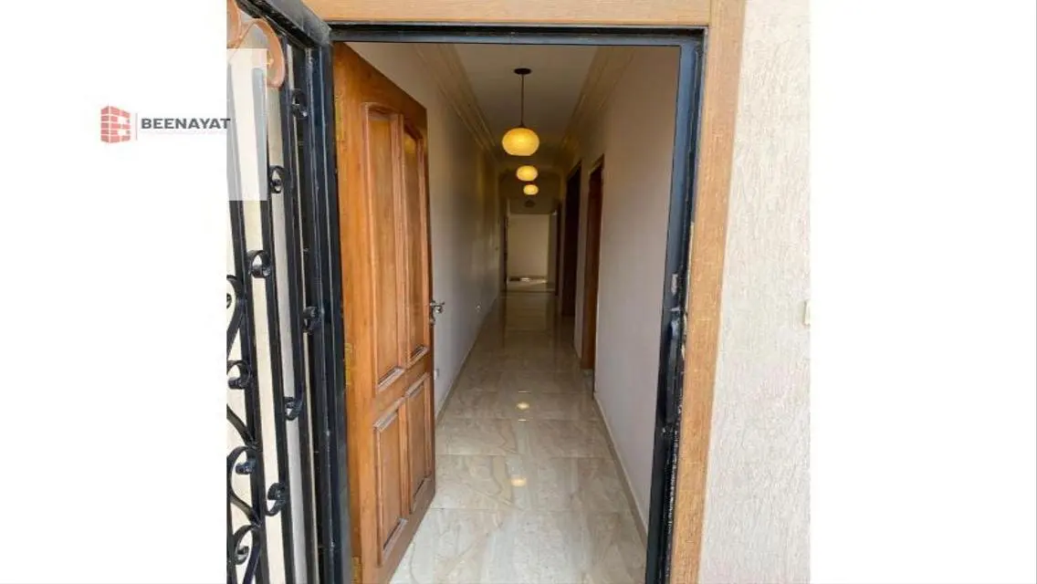 عقار فخم بمساحة شاسعة للبيع
