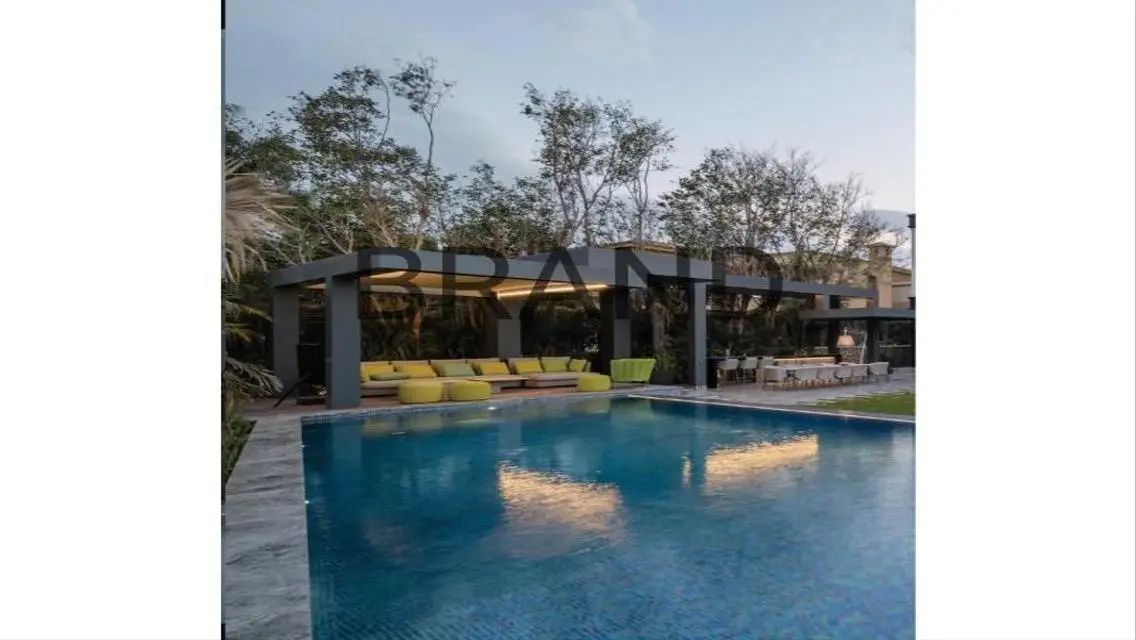 Luxury Apartment with Private Garden and Pool