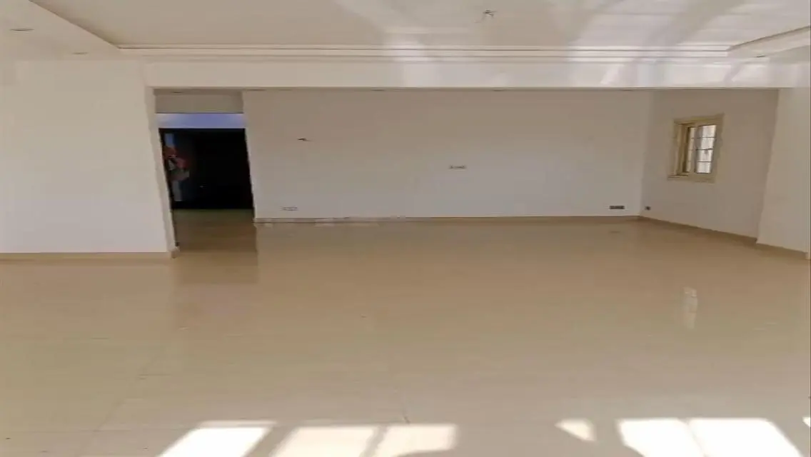 شقة فاخرة للإيجار بمساحة 165 متر