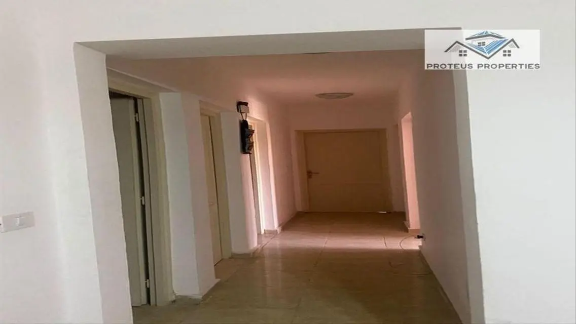 شقة فاخرة للبيع في موقع مميز