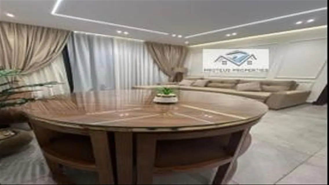 شقة فاخرة بمساحة واسعة