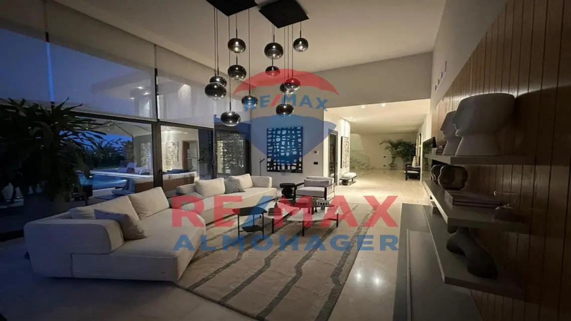 Luxury Villa with Private Garden and Modern Amenities