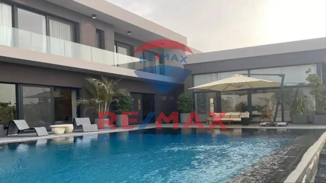 Luxury Villa with Private Garden and Modern Amenities