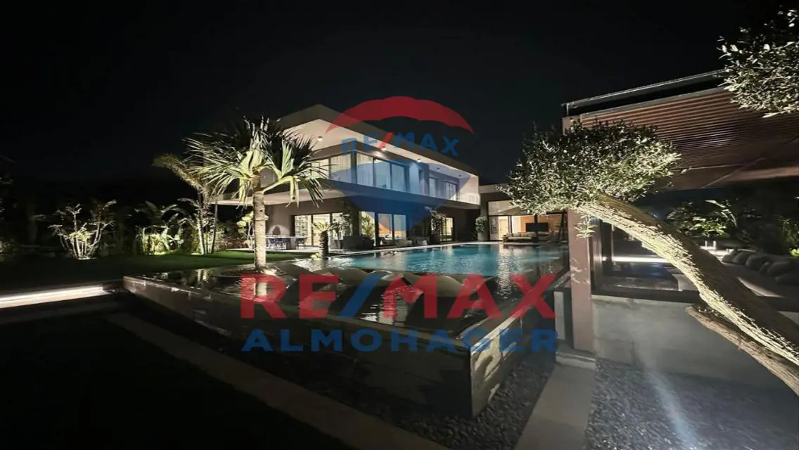 Luxury Villa with Private Garden and Modern Amenities