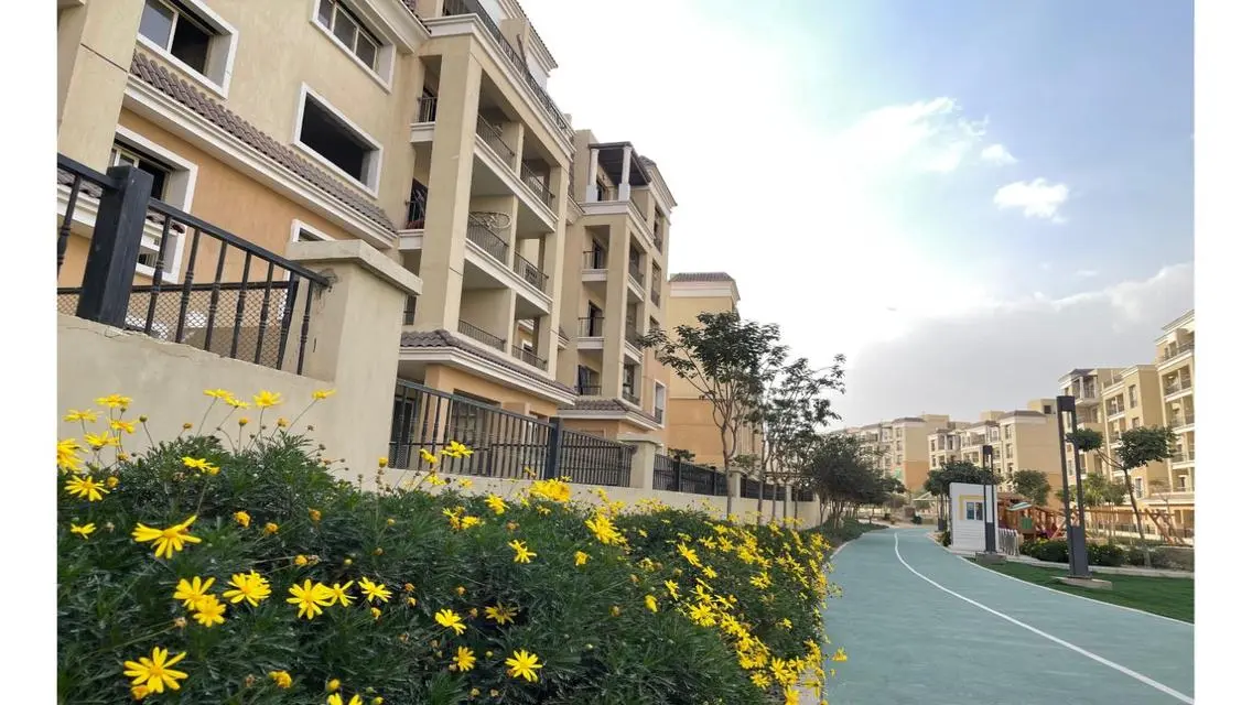 شقة فاخرة بها غرف دراسة ومسبح مشترك