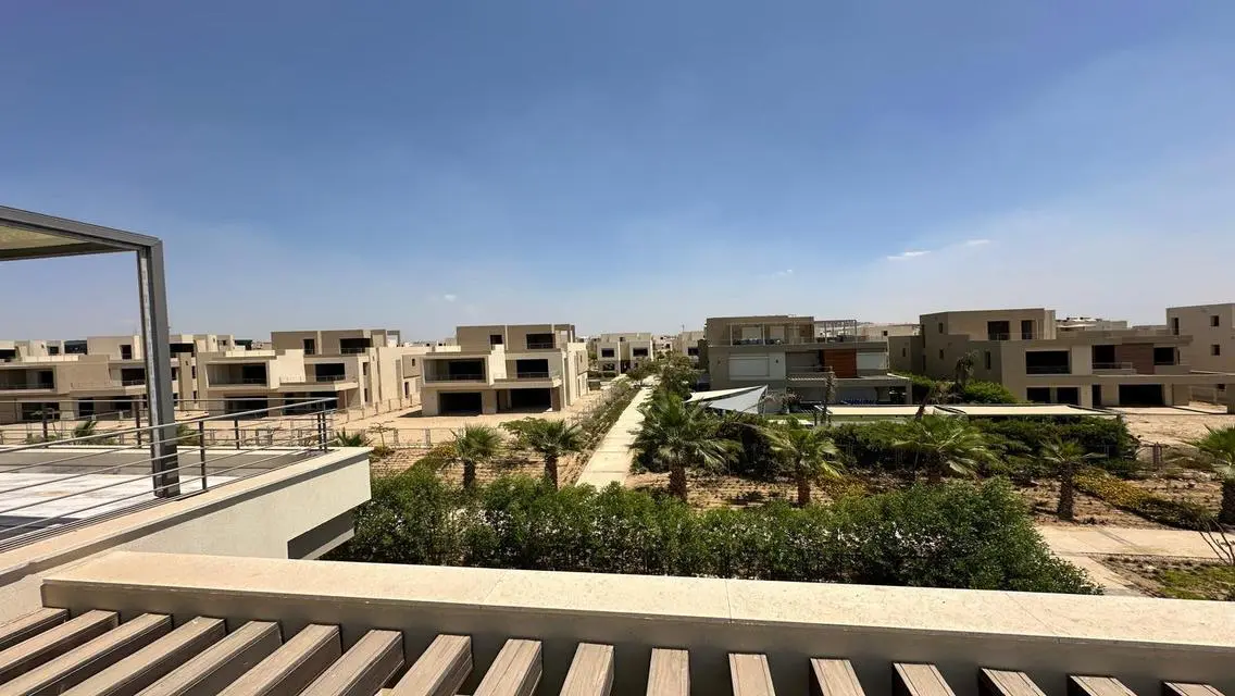 شقة فاخرة بحديقة ومسبح مشترك في المعادي