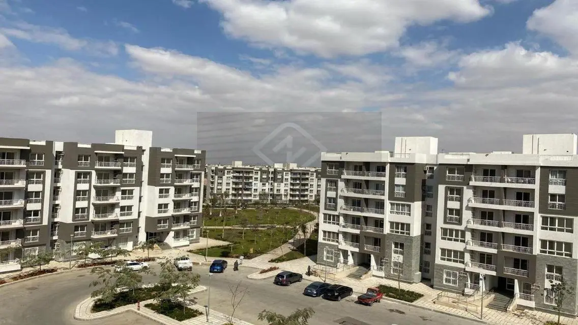 شقة جميلة بمساحة واسعة للإيجار