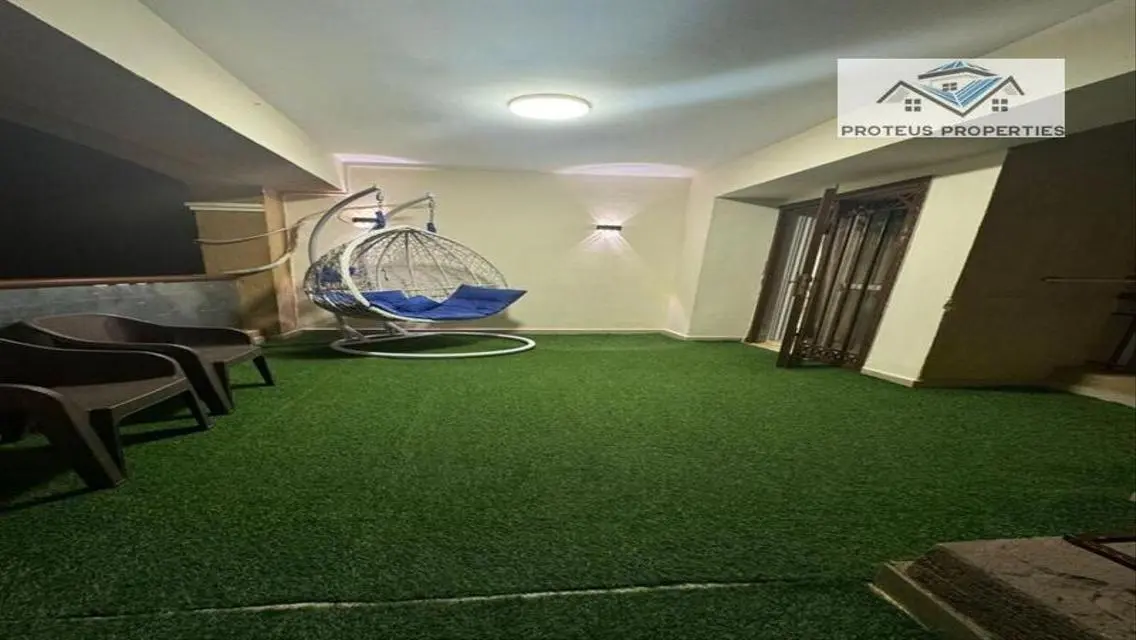 شقة فاخرة بمساحة كبيرة للبيع