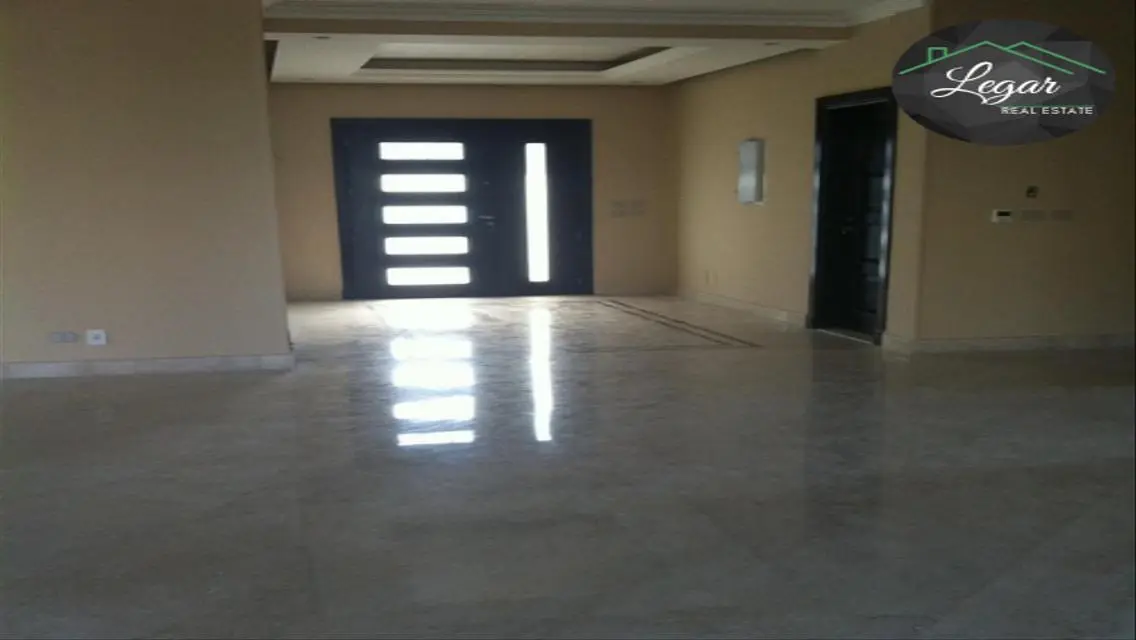 شقة فاخرة بمساحة 4500 متر بتصميم مميز ومسبح خاص